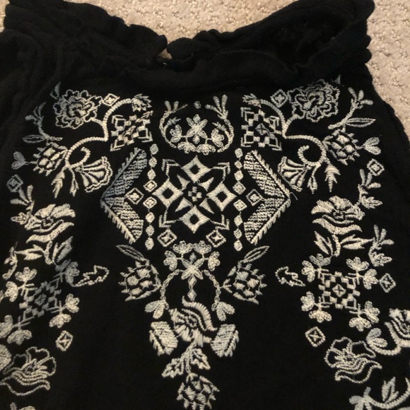 Xhilaration Sleeveless Top with Embroidery - Picture 6 of 10